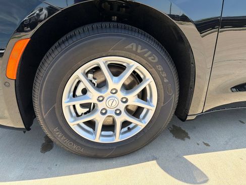 New 2026 Chrysler Pacifica Select FWD image 11