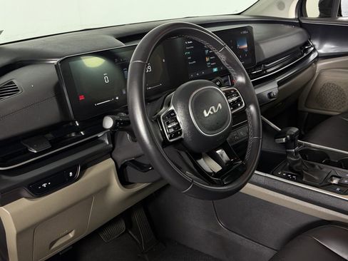 Used 2025 Kia Carnival image 21