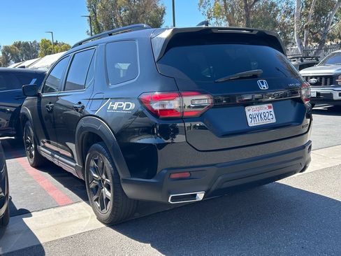 Used 2023 Honda Pilot Sport image 3