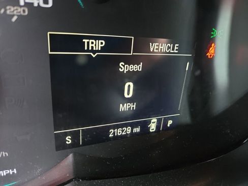 Used 2022 Chevrolet Trax LT w/ LT Convenience Package image 13