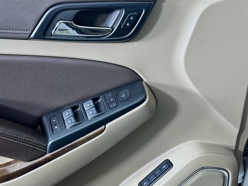 Used 2020 Chevrolet Suburban LT image 15