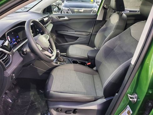 New 2025 Volkswagen Taos SE image 7