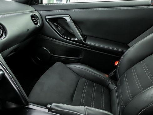 Used 2016 Nissan GT-R Premium AWD/4WD image 36