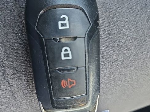 Used 2016 Ford F150 XLT image 39