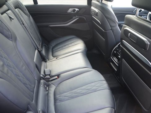 Used 2025 BMW X7 xDrive40i AWD/4WD image 16