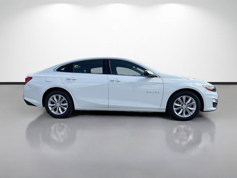 Used 2025 Chevrolet Malibu LT FWD image 2