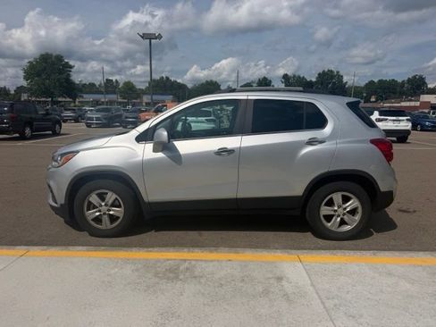Used 2019 Chevrolet Trax LT w/ LT Convenience Package FWD image 10