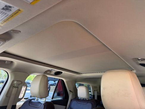 Used 2020 Ford Explorer Platinum w/ Premium Technology Package image 53