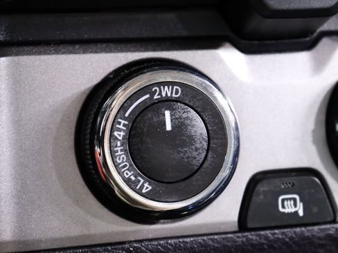 Used 2018 Toyota Tacoma SR image 15