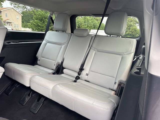 Used 2025 Ford Expedition Max Platinum w/ Driver's Package AWD/4WD image 10