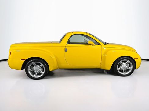 Used 2004 Chevrolet SSR RWD image 16
