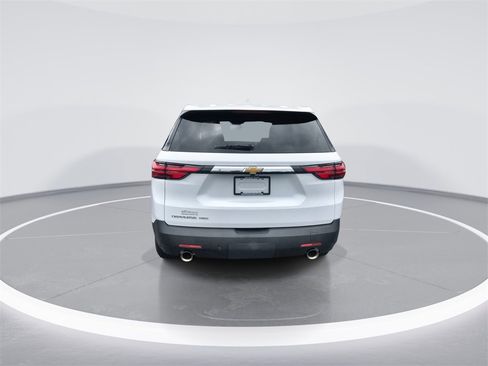 Used 2022 Chevrolet Traverse LS image 7