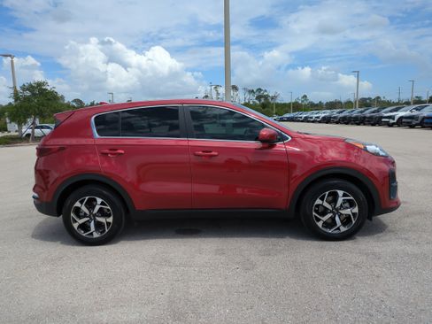 Certified 2022 Kia Sportage LX FWD image 3