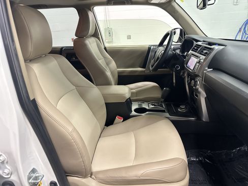 Used 2017 Toyota 4Runner SR5 Premium AWD/4WD image 33
