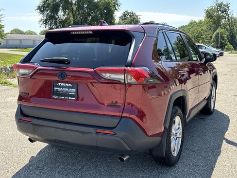 Used 2021 Toyota RAV4 LE AWD/4WD image 3