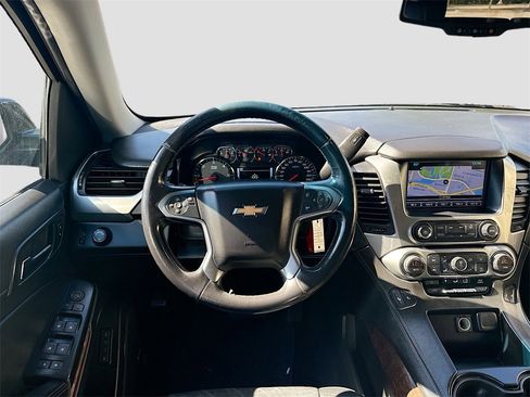 Used 2018 Chevrolet Suburban LT image 24
