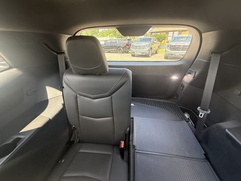 Used 2025 Cadillac XT6 Luxury w/ LPO, Floor Liner Package AWD/4WD image 32