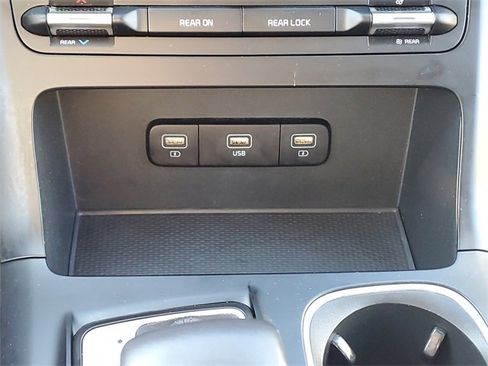 Used 2024 Kia Carnival LX image 29