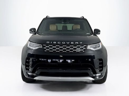 Used 2024 Land Rover Discovery Metropolitan Edition image 8