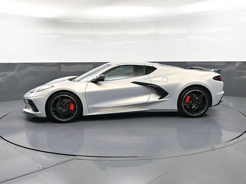Used 2022 Chevrolet Corvette Stingray Preferred Cpe w/ Z51 Performance Package RWD image 2