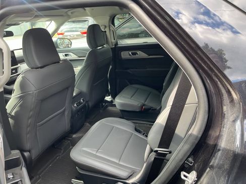Used 2025 Ford Explorer Active w/ Active Comfort Package AWD/4WD image 5