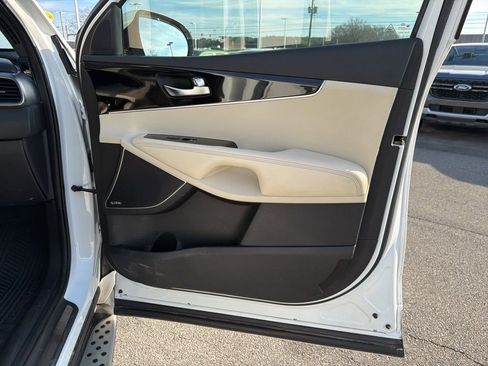 Used 2017 Kia Sorento SX image 22