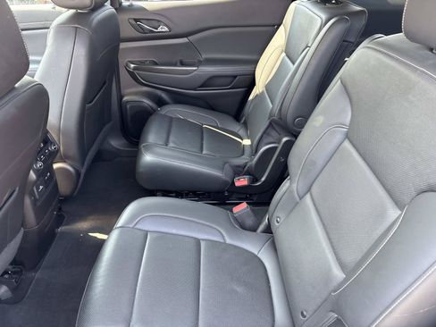 Used 2023 GMC Acadia SLT FWD image 31