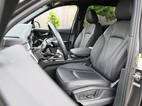 Certified 2025 Audi Q7 2.0T Premium w/ Convenience Package AWD/4WD image 21