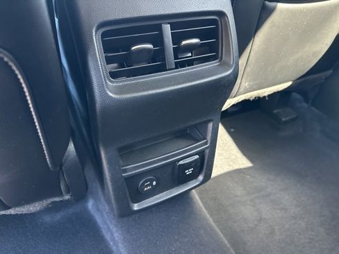 Used 2022 Ford Edge Titanium image 13