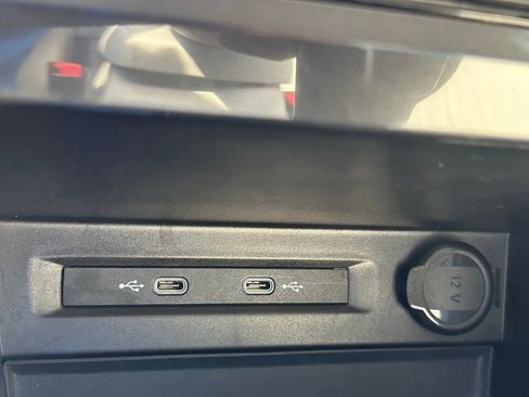 Used 2023 Volkswagen Tiguan SE image 58