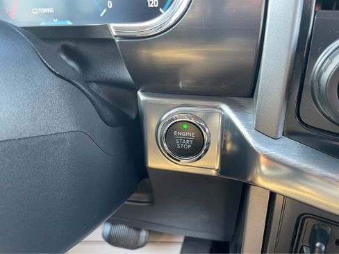 Used 2022 Ford F150 Lariat w/ Tow Technology Package image 22