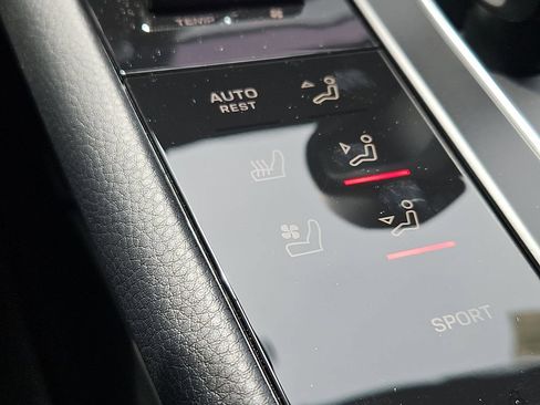 Certified 2026 Porsche Macan AWD/4WD image 19