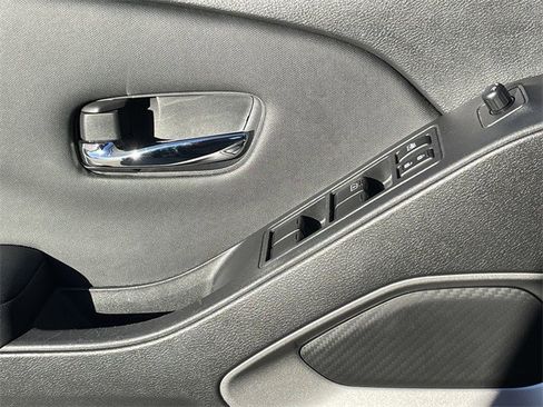 Used 2024 Nissan Frontier SV image 21