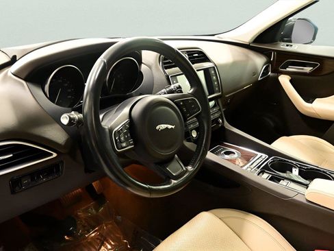 Used 2017 Jaguar F-PACE Prestige AWD/4WD image 10