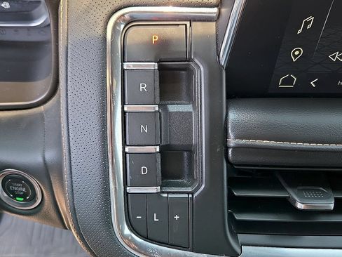 Used 2024 GMC Yukon AT4 w/ Technology Package AWD/4WD image 17