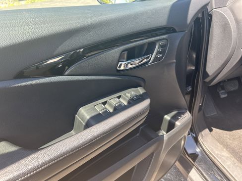 Used 2017 Honda Pilot Touring image 16