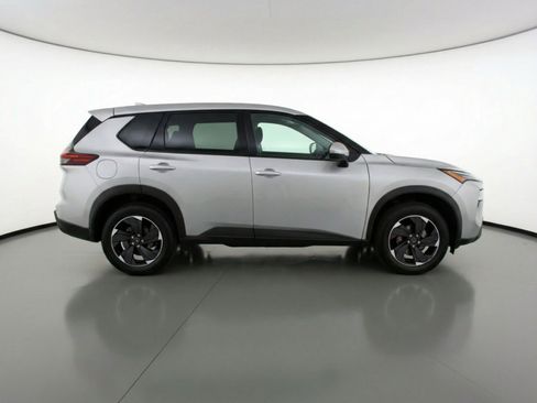 Used 2025 Nissan Rogue SV FWD image 11