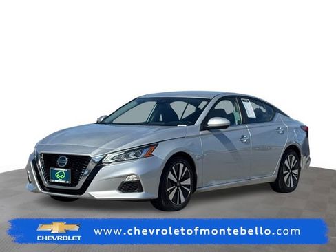 Used 2021 Nissan Altima 2.5 SV image 1