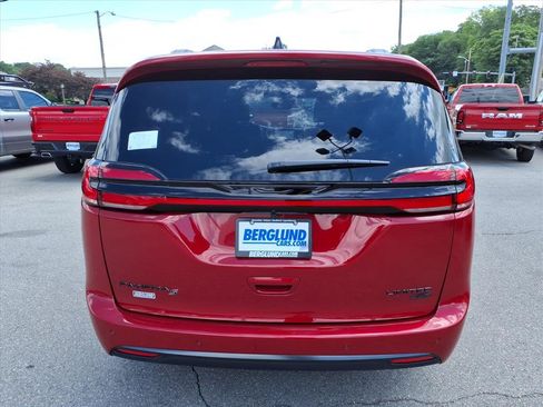 New 2027 Chrysler Pacifica Limited AWD/4WD image 5