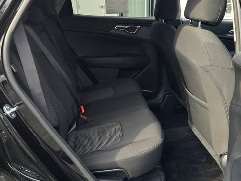 Used 2024 Kia Sportage LX image 9
