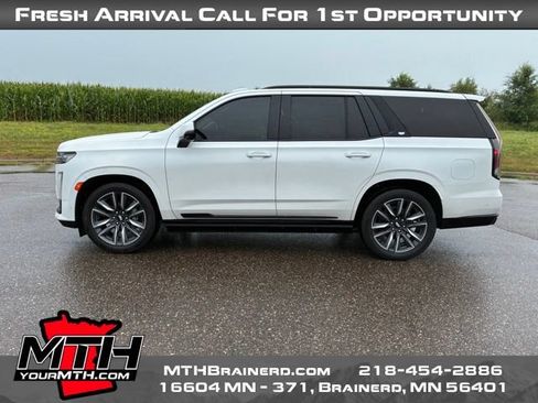 Used 2023 Cadillac Escalade Sport Platinum AWD/4WD image 5