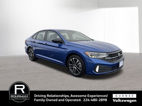 Used 2023 Volkswagen Jetta Sport image 2