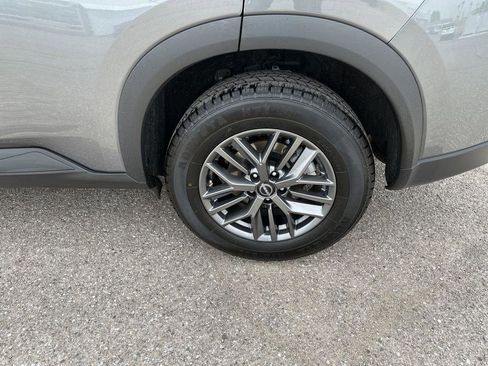 Used 2024 Nissan Rogue S FWD image 12
