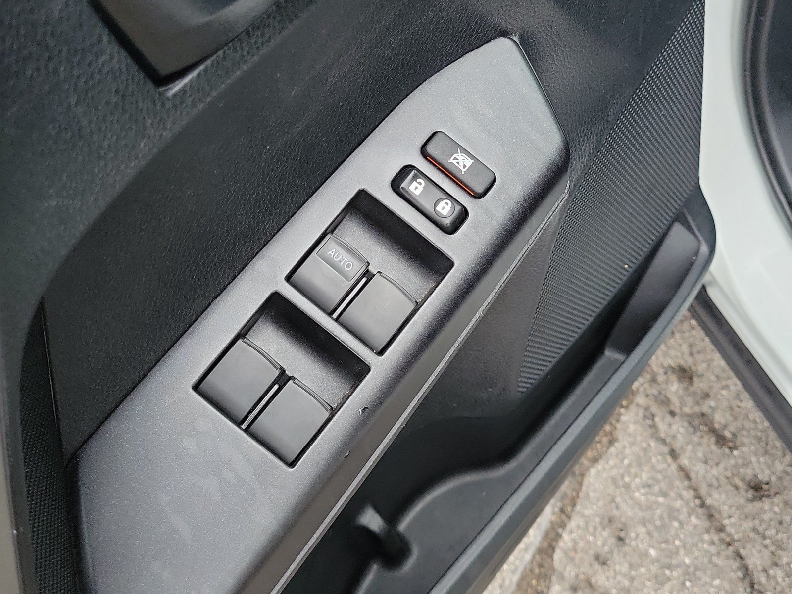 Used 2018 Toyota RAV4 LE FWD image 14