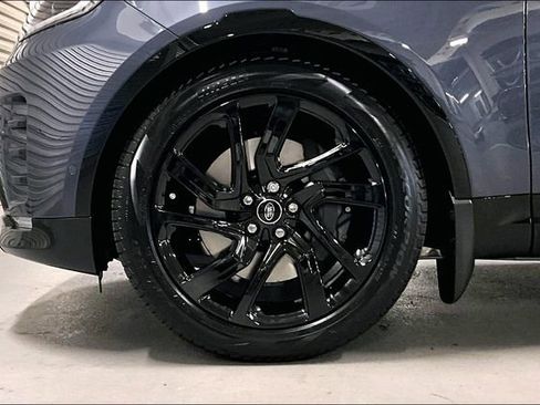 New 2025 Land Rover Discovery Dynamic SE image 10