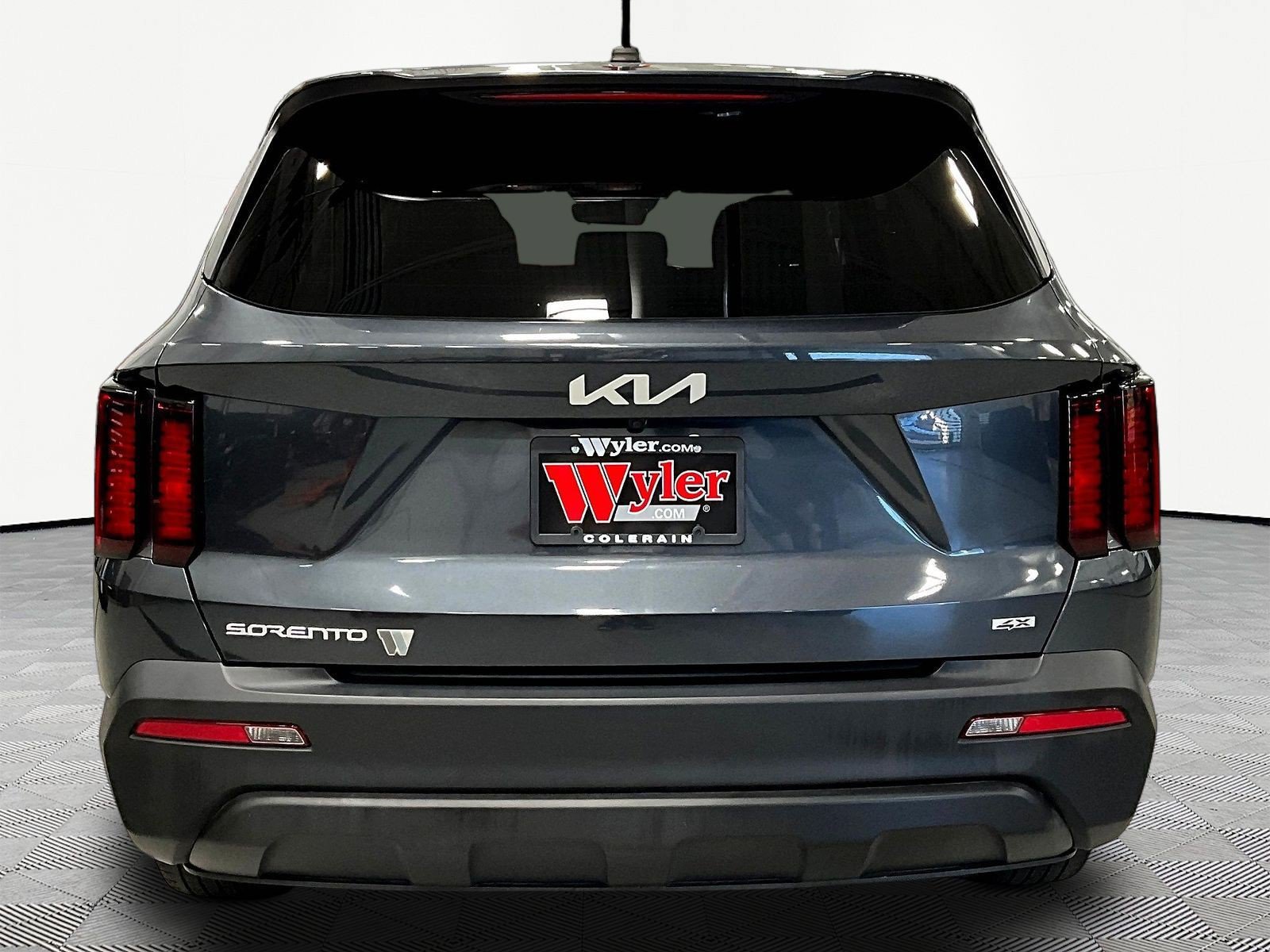 Used 2023 Kia Sorento LX AWD/4WD image 5
