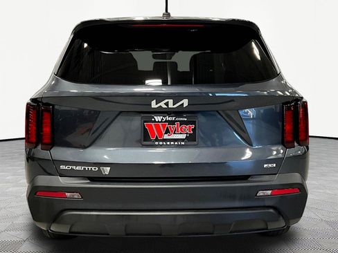 Used 2023 Kia Sorento LX AWD/4WD image 5