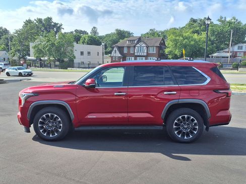 Certified 2025 Toyota Sequoia Limited w/ Tow Technology Package AWD/4WD image 31