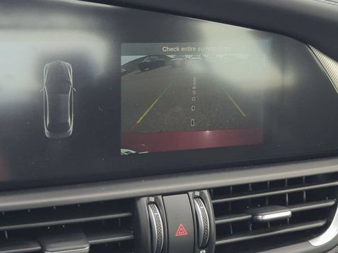 Used 2025 Alfa Romeo Giulia AWD image 19