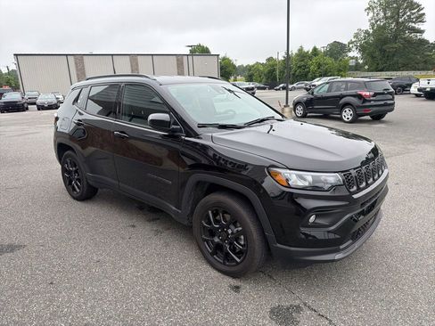 Used 2026 Jeep Compass Latitude AWD/4WD image 9